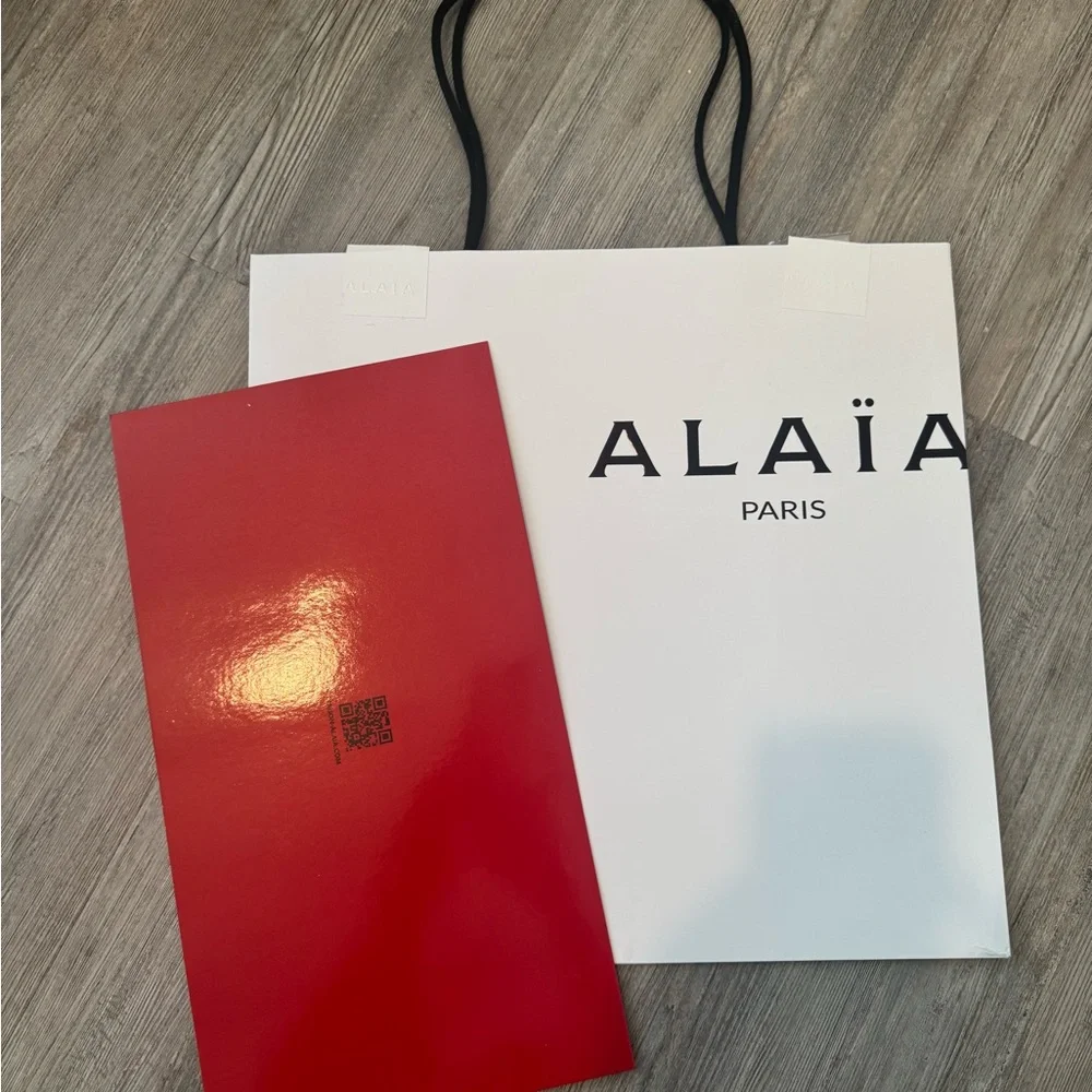 Alaia, Barbour, and Fortnum & Mason empty shopping bags, as is - Picture 2 of 4